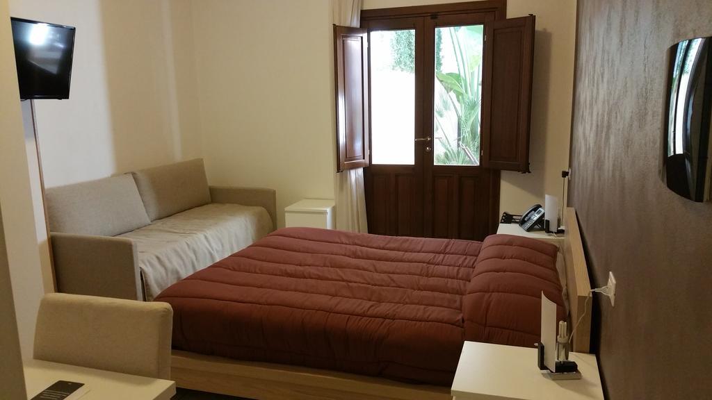 Triple Room with Patio,223976522:JPEG